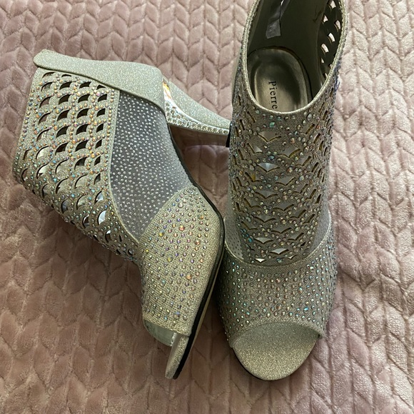 Shoes - Picture 1 of 1